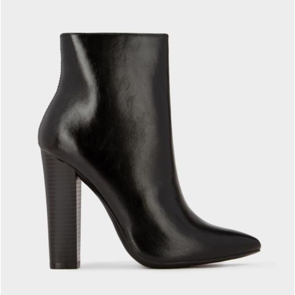 Miss Lola Block Heels